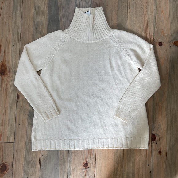 Barneys New York Sweaters - BARNEYS NEW YORK CASHMERE IVORY TURTLENECK